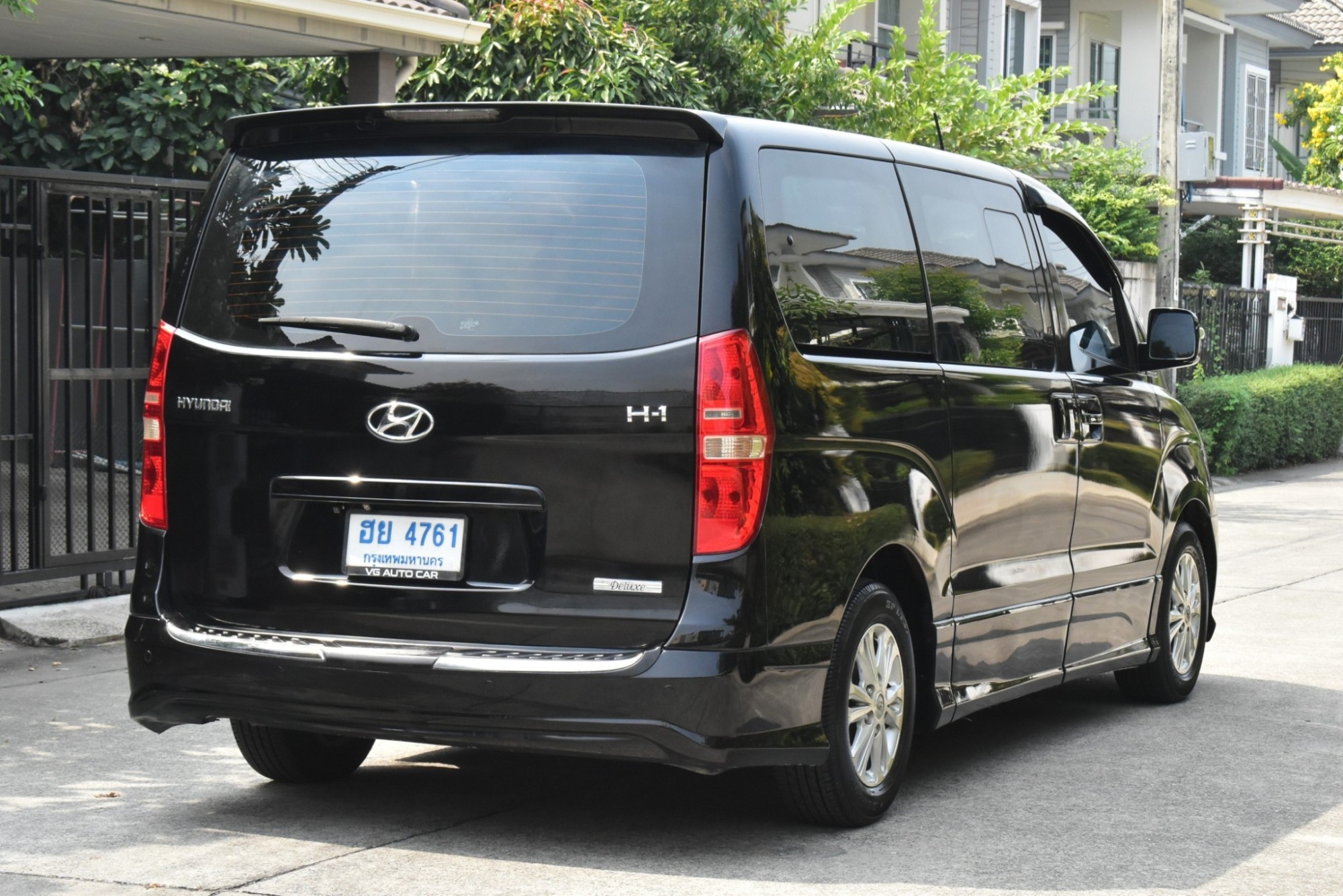 Hyundai H1 2.5 Deluxe (แต่งภายใน VIP 7 ที่นั่ง) เครื่องยนต์: ดีเซล เกียร์: ออโต้ ปี : 2013 สี: ดำ สดพร้อมโอน (รูปที่ 14)