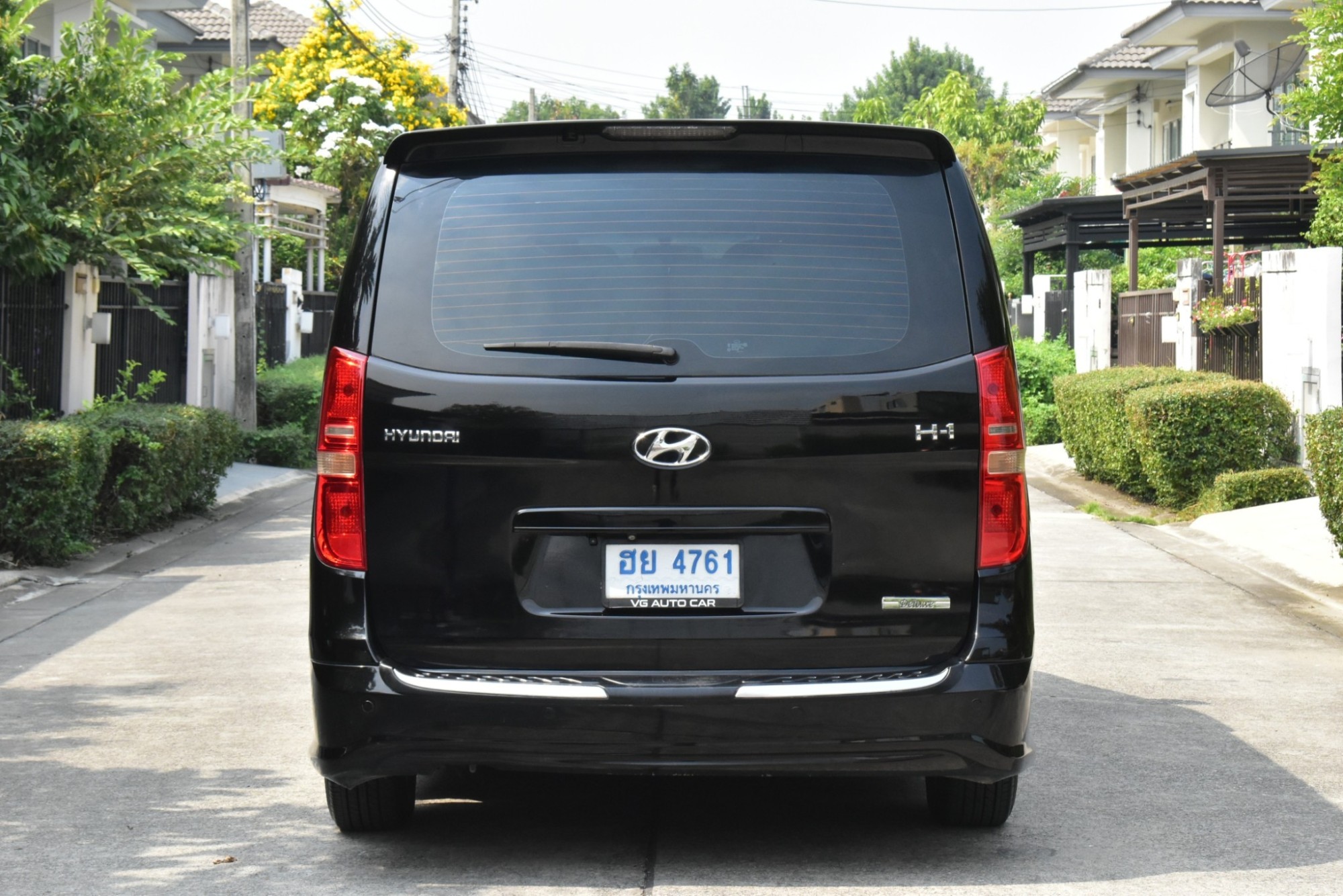 Hyundai H1 2.5 Deluxe (แต่งภายใน VIP 7 ที่นั่ง) เครื่องยนต์: ดีเซล เกียร์: ออโต้ ปี : 2013 สี: ดำ สดพร้อมโอน (รูปที่ 15)