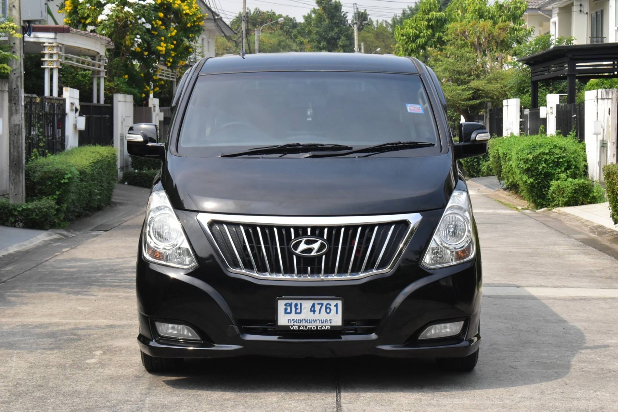 Hyundai H1 2.5 Deluxe (แต่งภายใน VIP 7 ที่นั่ง) เครื่องยนต์: ดีเซล เกียร์: ออโต้ ปี : 2013 สี: ดำ สดพร้อมโอน (รูปที่ 10)