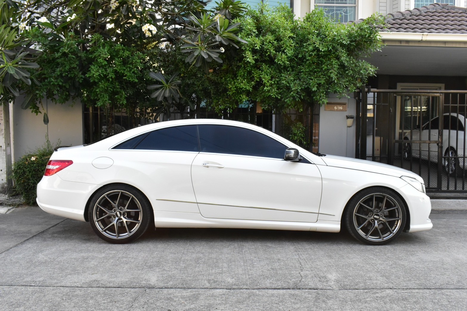 Mercedes-benz E200 CGI COUPE ไมล์ 90,000 กม. (รูปที่ 6)