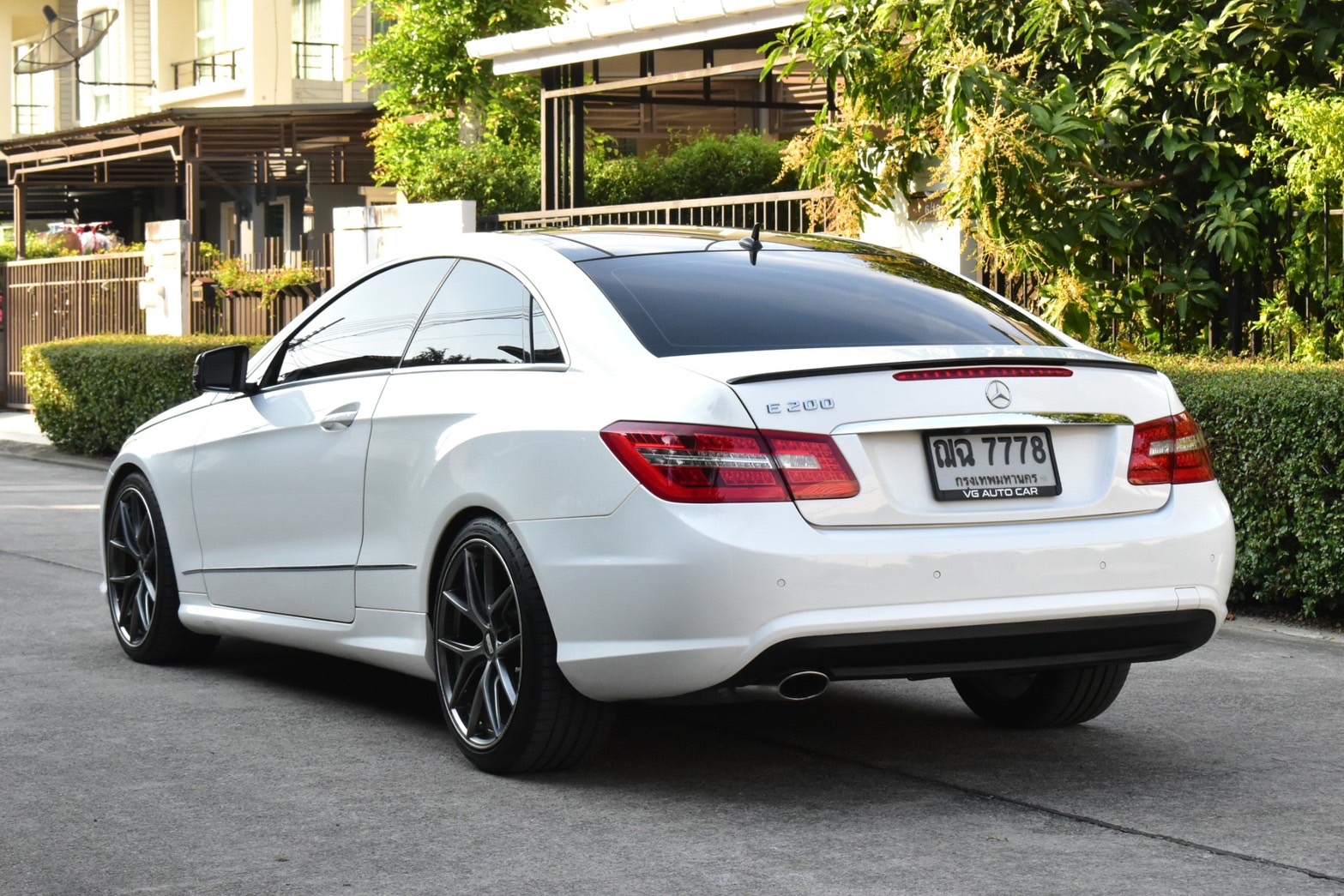 Mercedes-benz E200 CGI COUPE ไมล์ 90,000 กม. (รูปที่ 15)
