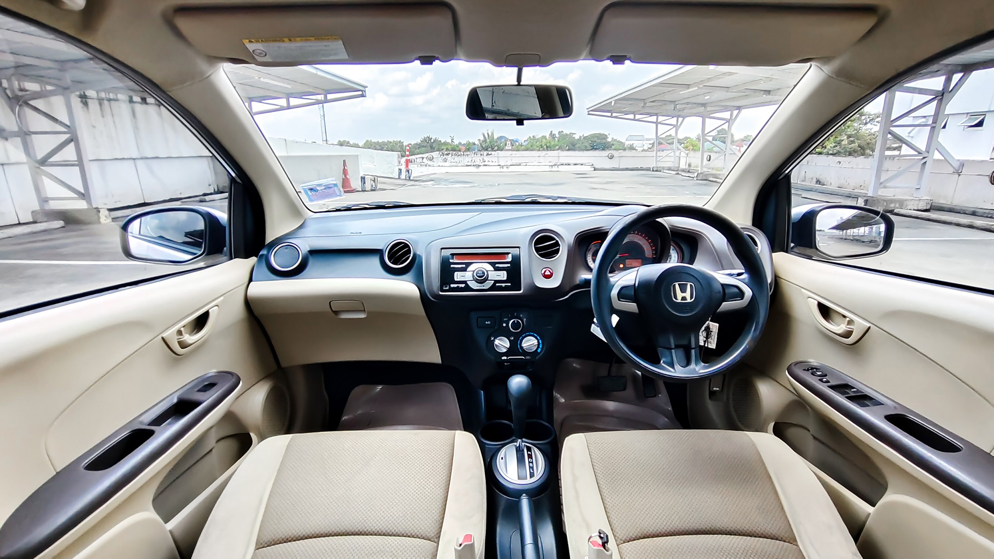 HONDA BRIO Hatchback 1.2V TOP A/T ปี 2012 จด 13 (รูปที่ 17)