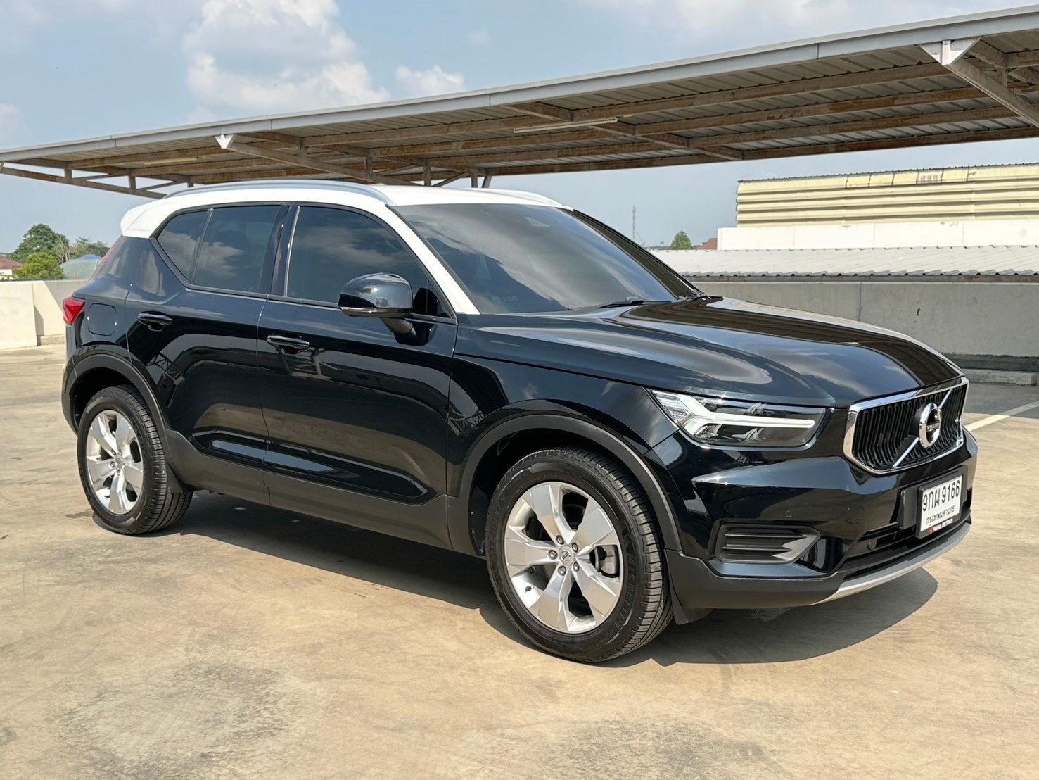 2020 Volvo XC40 สีดำ (รูปที่ 3)