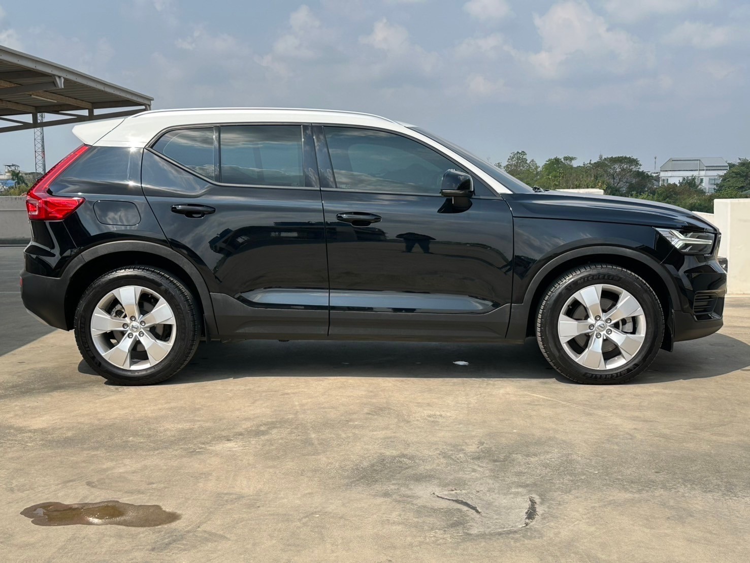 2020 Volvo XC40 สีดำ (รูปที่ 5)
