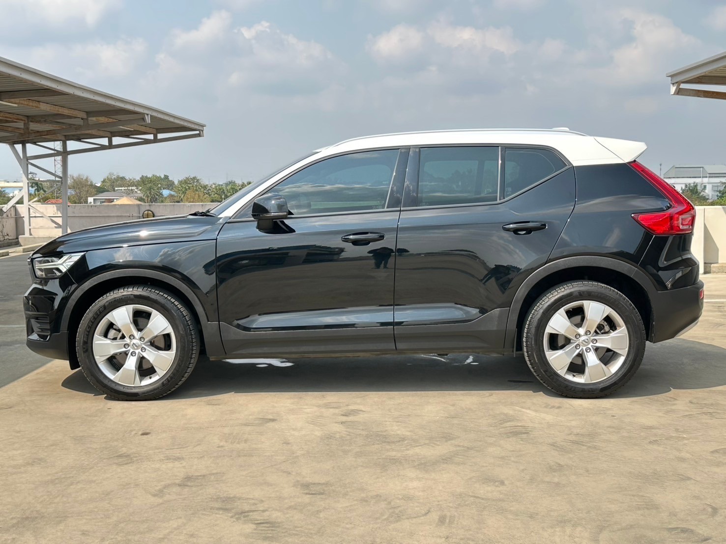 2020 Volvo XC40 สีดำ (รูปที่ 6)