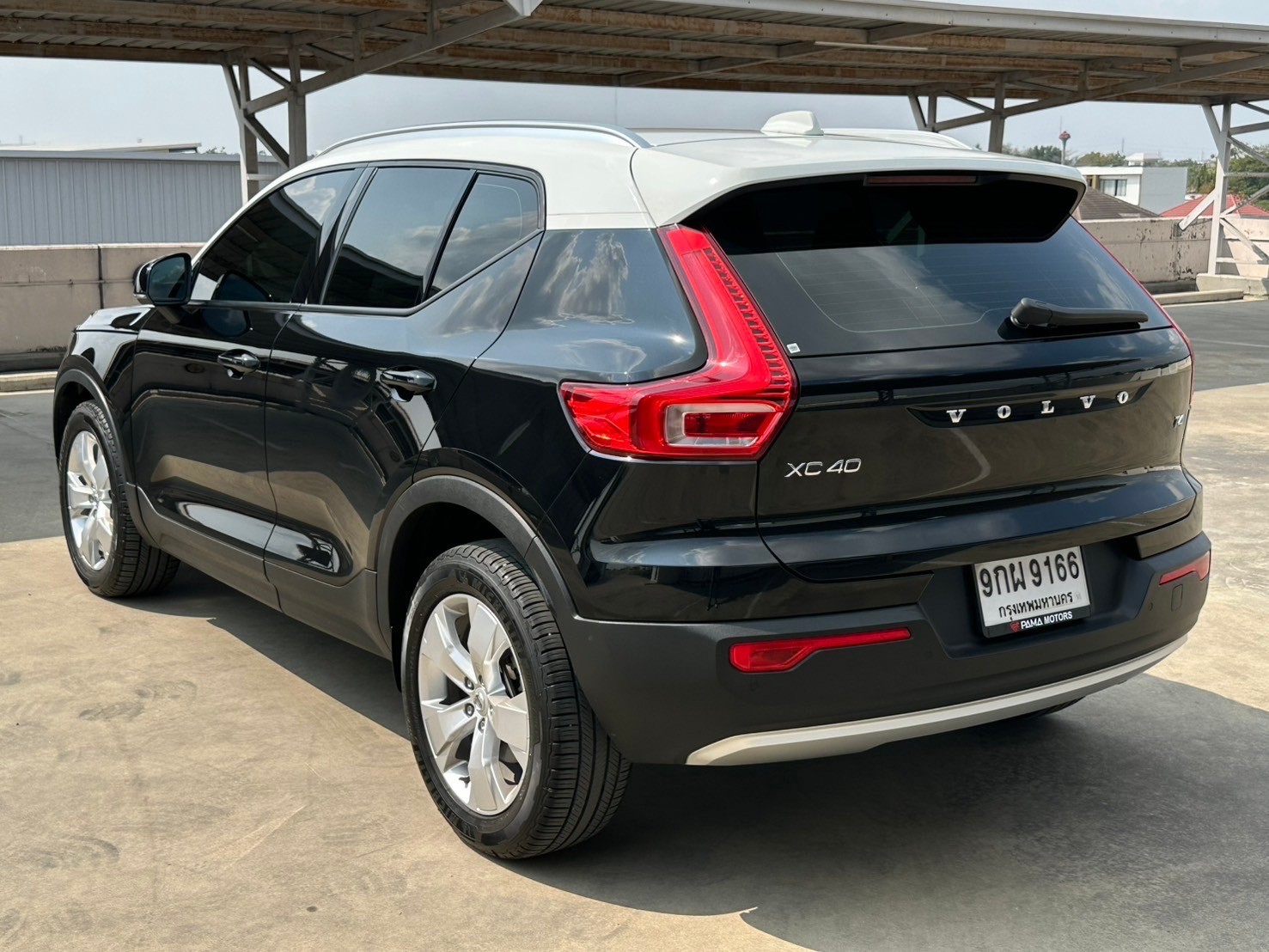 2020 Volvo XC40 สีดำ (รูปที่ 8)