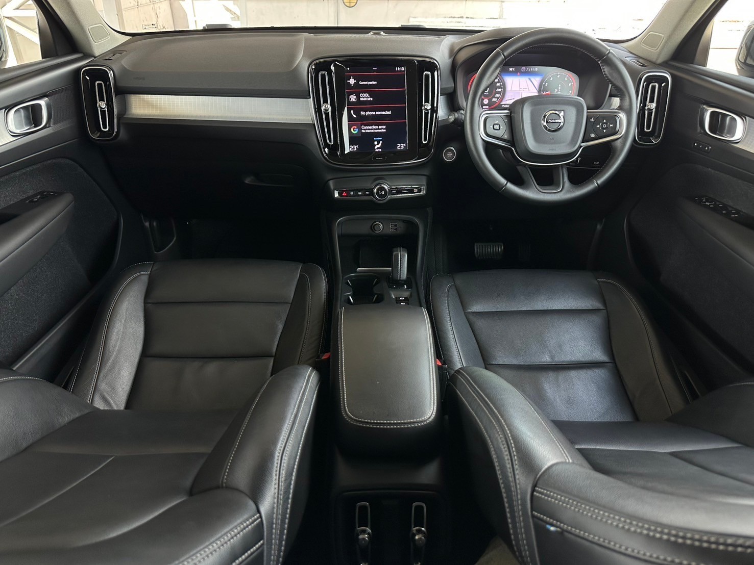 2020 Volvo XC40 สีดำ (รูปที่ 12)