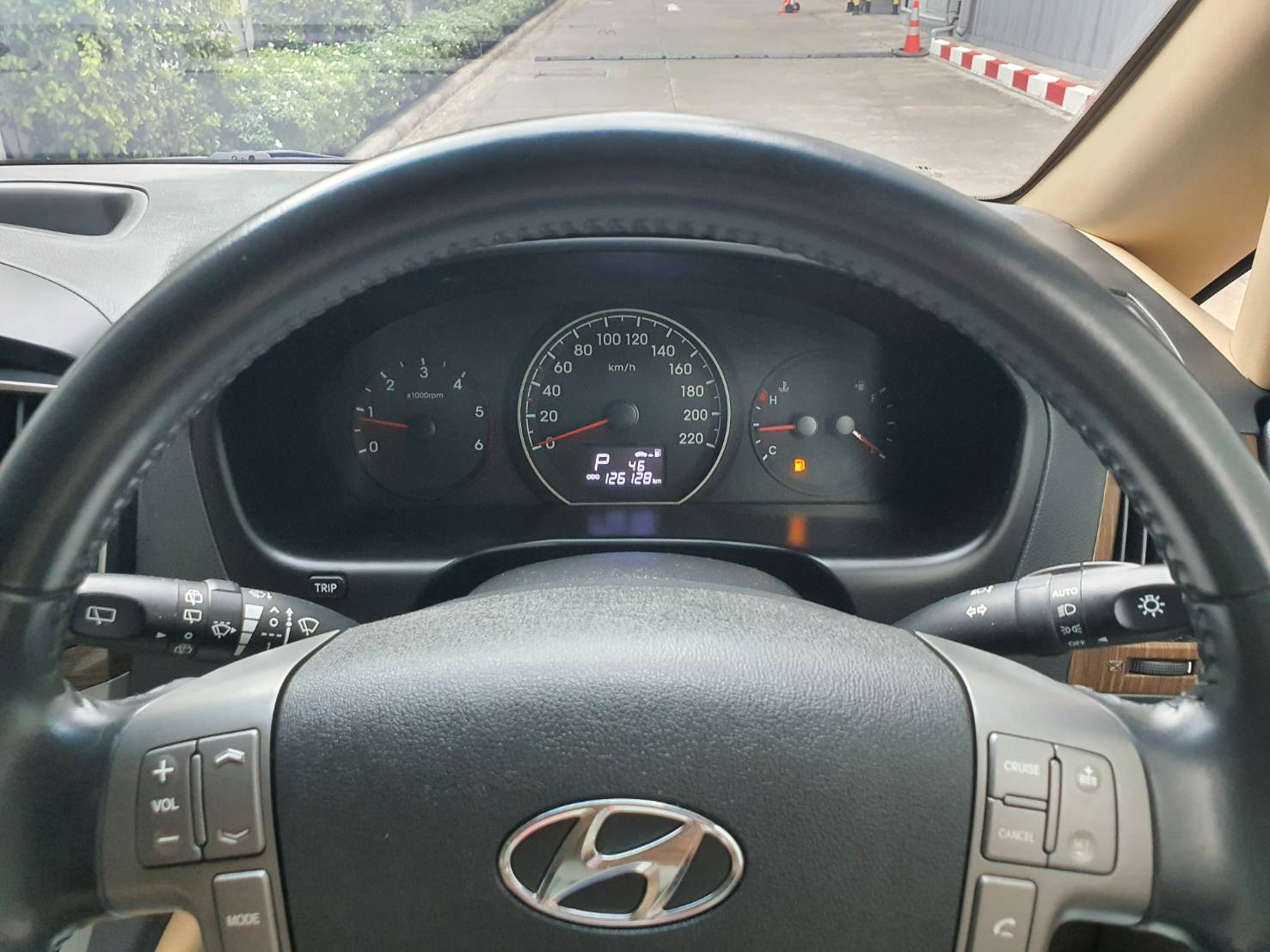 Hyundai H-1 2.5Deluxe ปี 2019 สีน้ำตาลดำ มือ1 เช็คศูนย์ (รูปที่ 9)