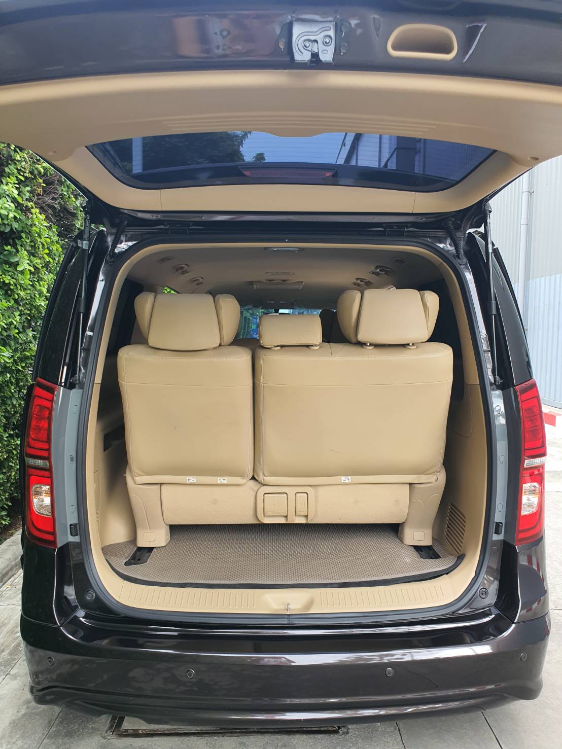 Hyundai H-1 2.5Deluxe ปี 2019 สีน้ำตาลดำ มือ1 เช็คศูนย์ (รูปที่ 10)