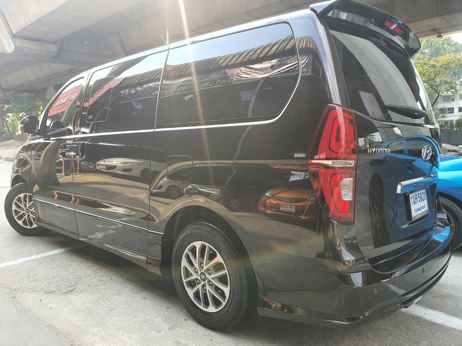 Hyundai H-1 2.5Deluxe ปี 2019 สีน้ำตาลดำ มือ1 เช็คศูนย์ (รูปที่ 4)