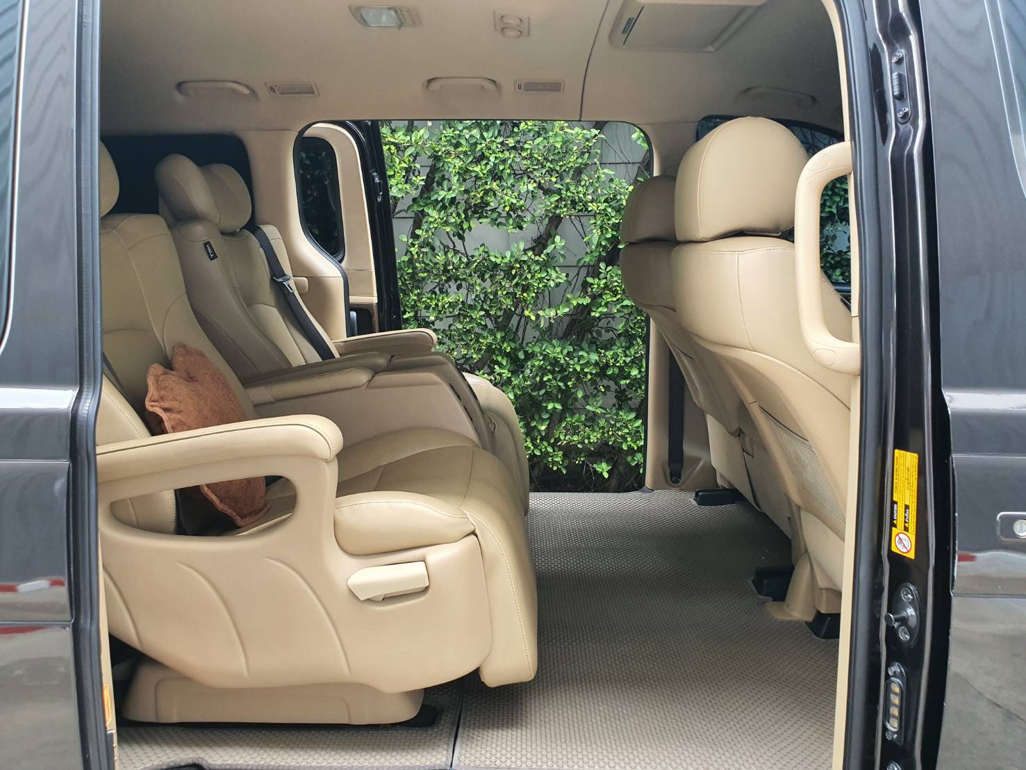 Hyundai H-1 2.5Deluxe ปี 2019 สีน้ำตาลดำ มือ1 เช็คศูนย์ (รูปที่ 7)