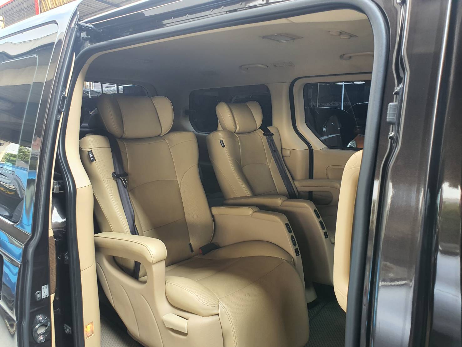Hyundai H-1 2.5Deluxe ปี 2019 สีน้ำตาลดำ มือ1 เช็คศูนย์ (รูปที่ 7)