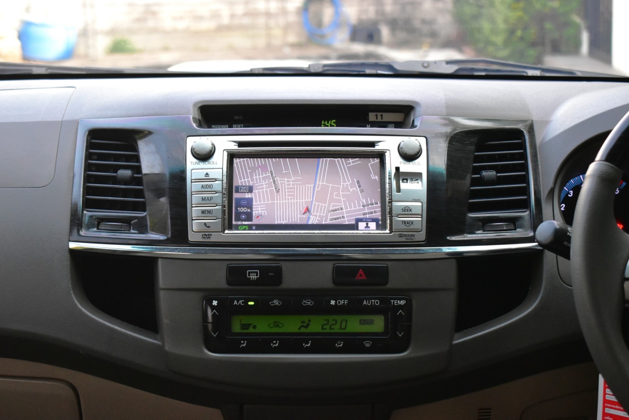 2012 Toyota Fortuner ไมเนอร์เชนจ์ 2 สีดำ (รูปที่ 17)