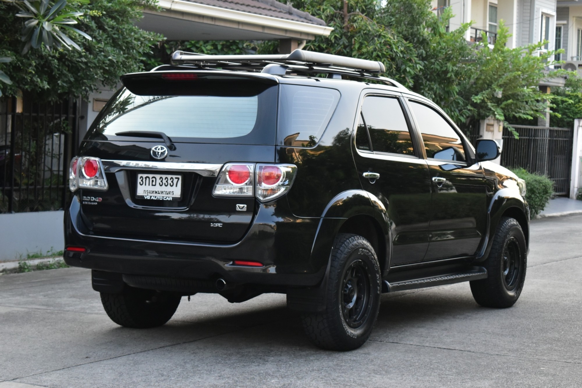 2012 Toyota Fortuner ไมเนอร์เชนจ์ 2 สีดำ (รูปที่ 5)