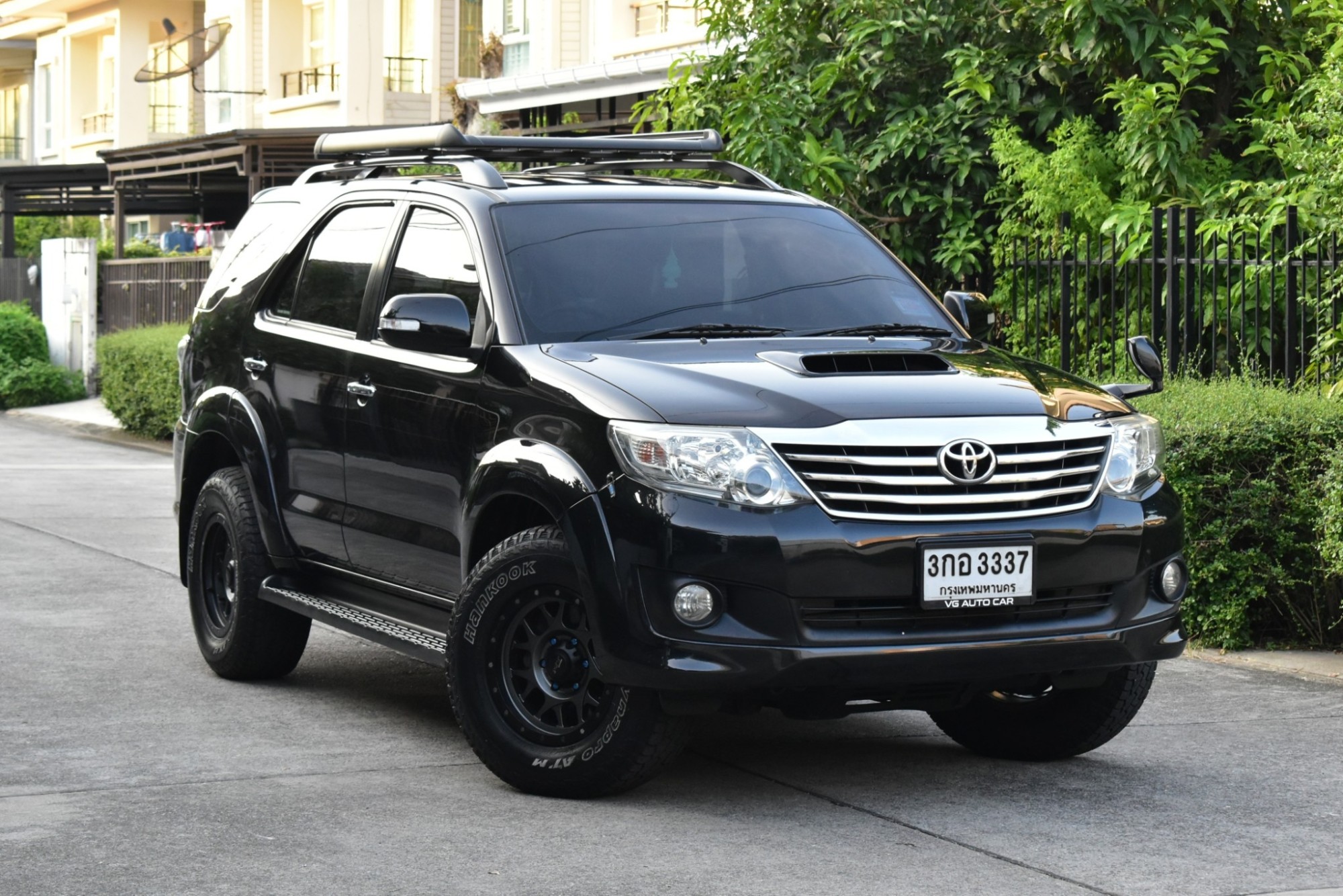 2012 Toyota Fortuner ไมเนอร์เชนจ์ 2 สีดำ (รูปที่ 2)