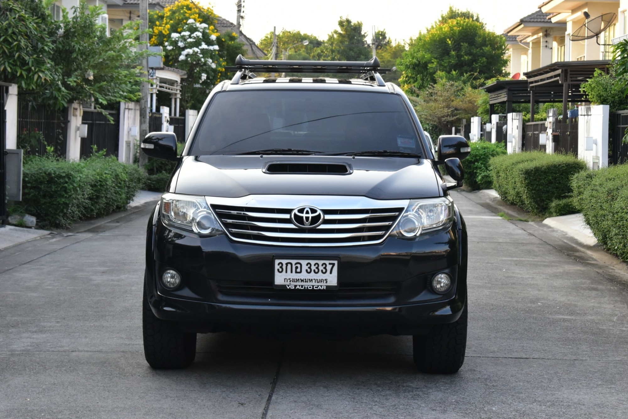 2012 Toyota Fortuner ไมเนอร์เชนจ์ 2 สีดำ (รูปที่ 3)