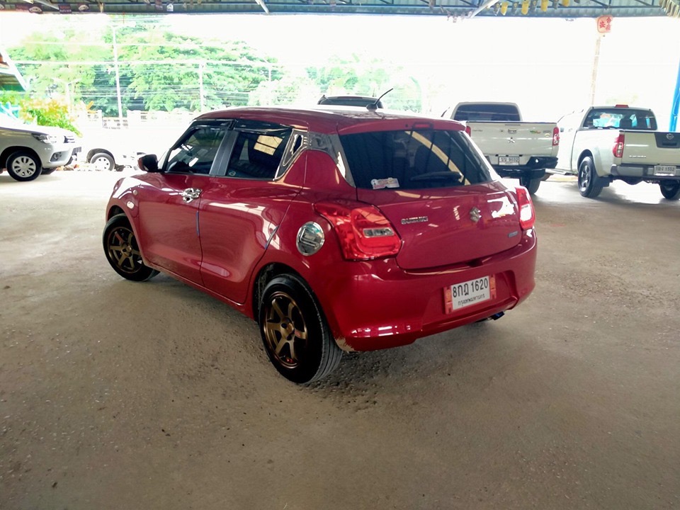 Suzuki Swift ปี 2018 สีแดง (รูปที่ 4)