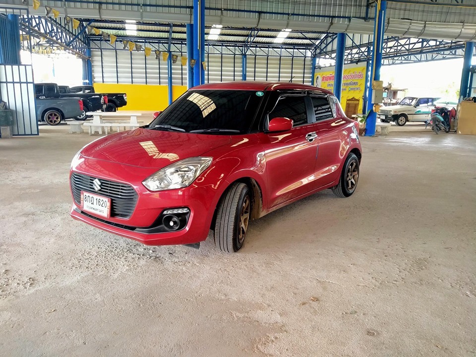 Suzuki Swift ปี 2018 สีแดง