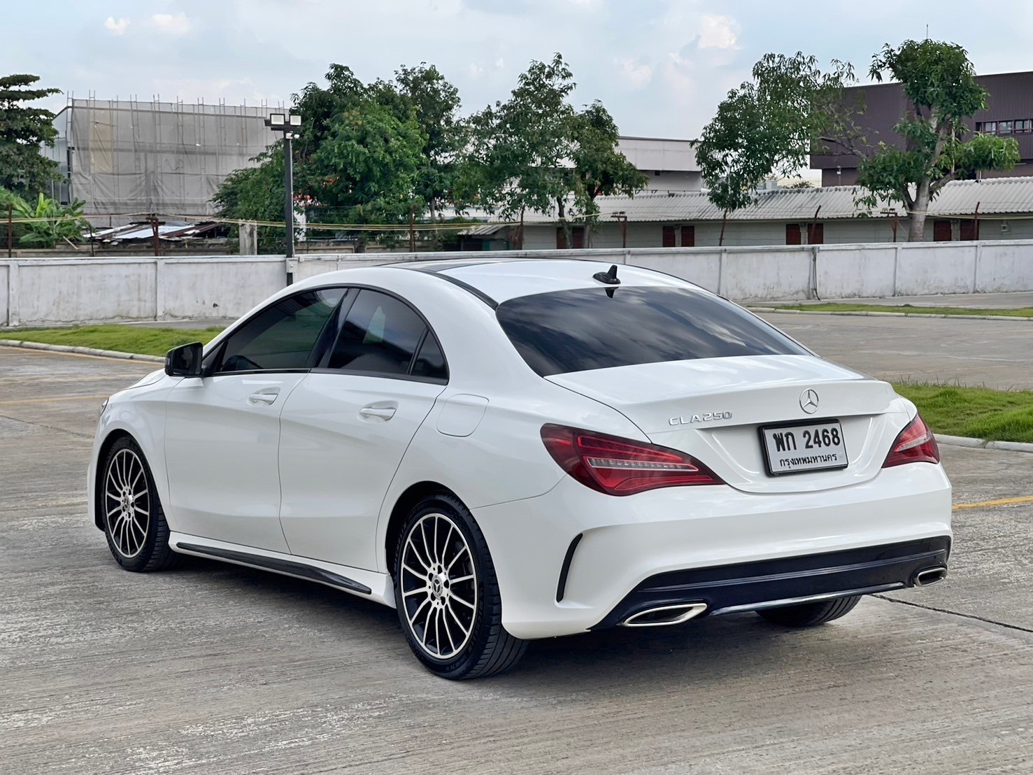 Mercedes-Benz CLA250 AMG Facelift White Art Edition (W117) ปี 2018 จด 2019 (รูปที่ 19)