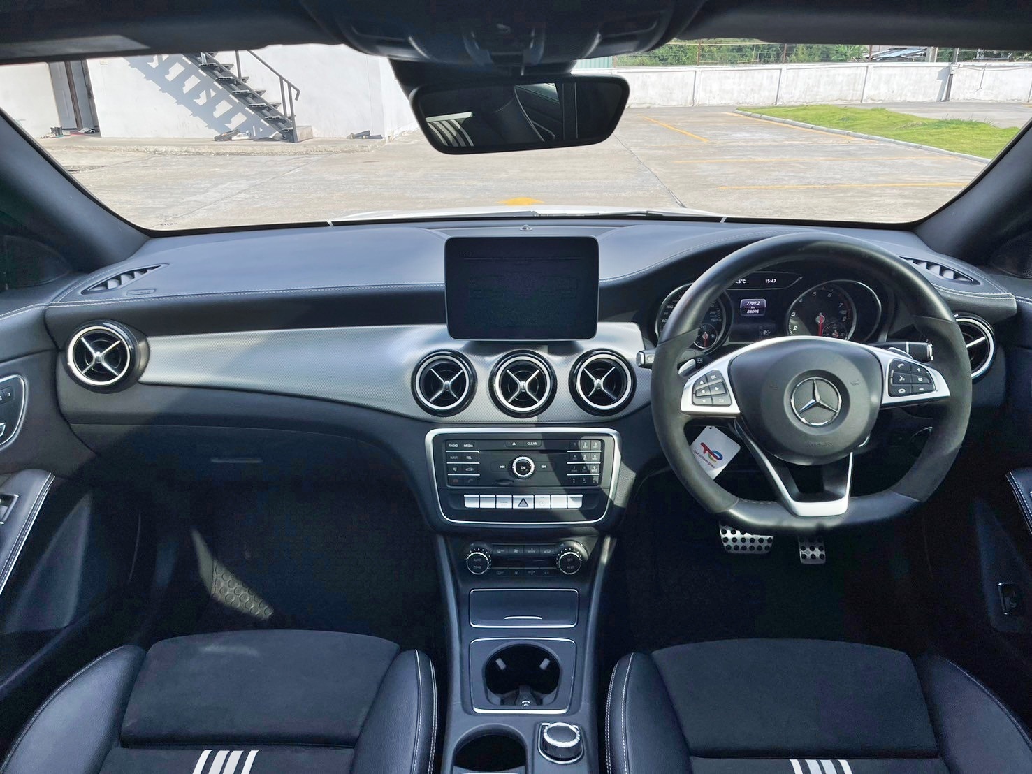 Mercedes-Benz CLA250 AMG Facelift White Art Edition (W117) ปี 2018 จด 2019 (รูปที่ 14)