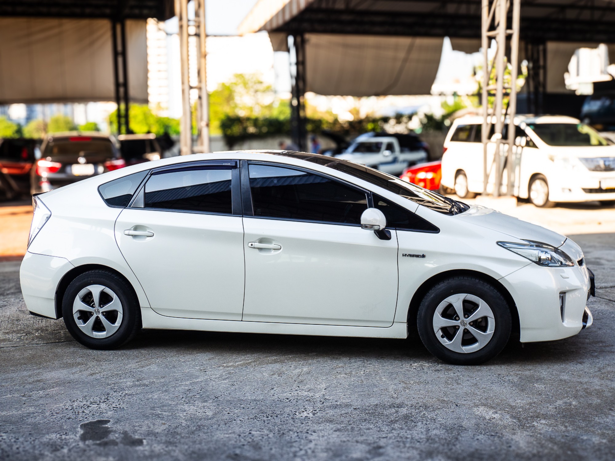 2012 Toyota Prius สีขาว (รูปที่ 6)