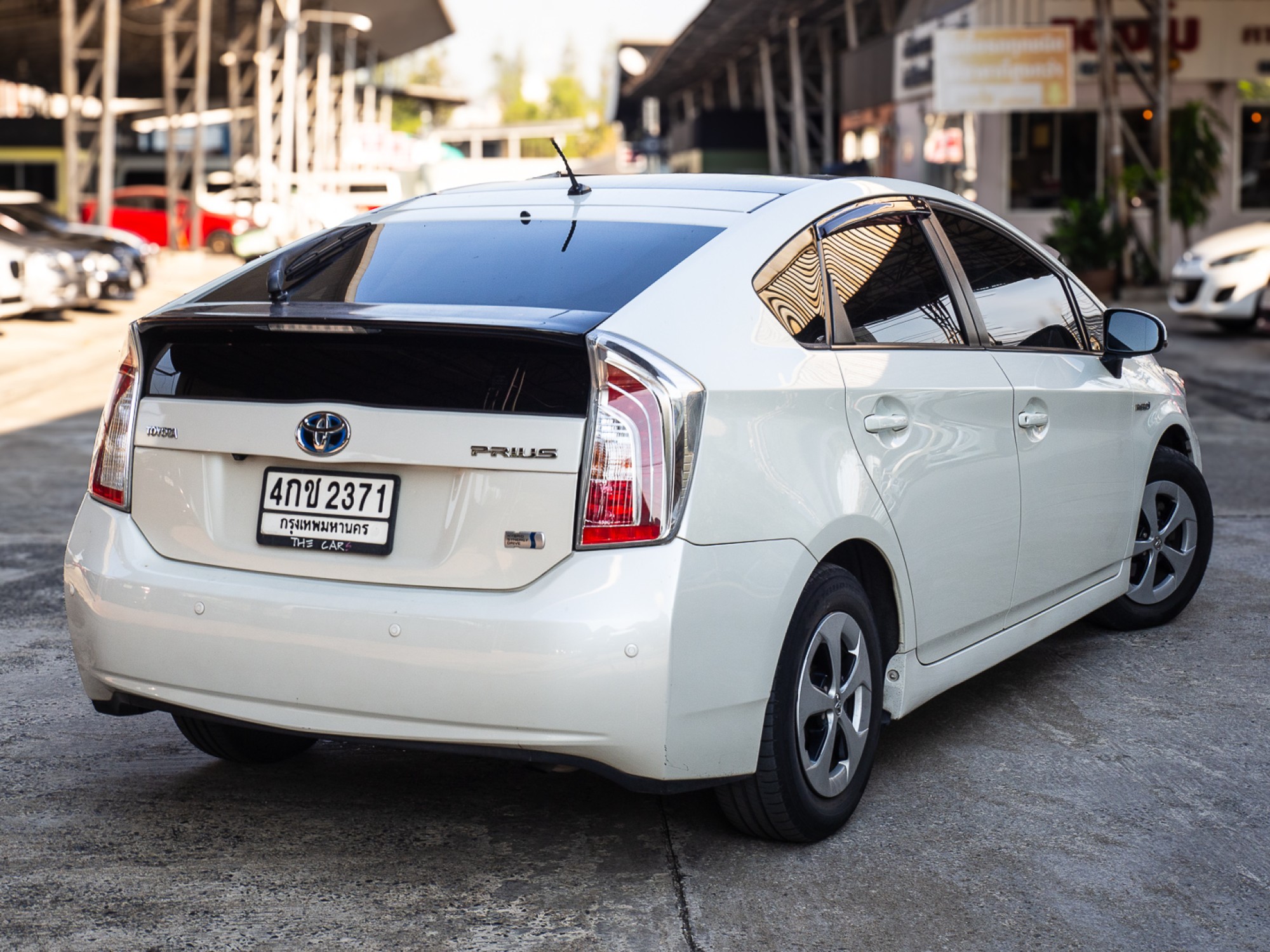 2012 Toyota Prius สีขาว (รูปที่ 5)