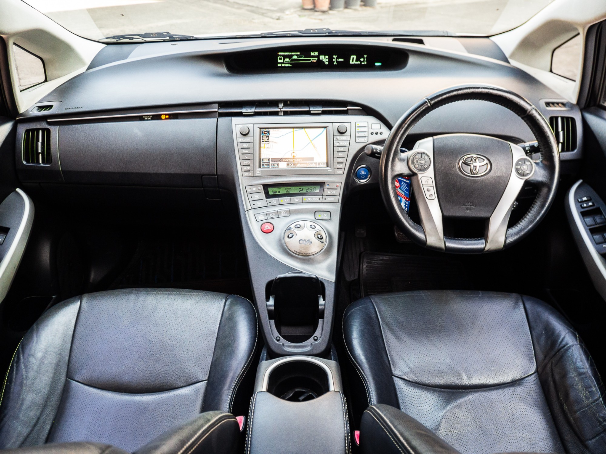 2012 Toyota Prius สีขาว (รูปที่ 14)