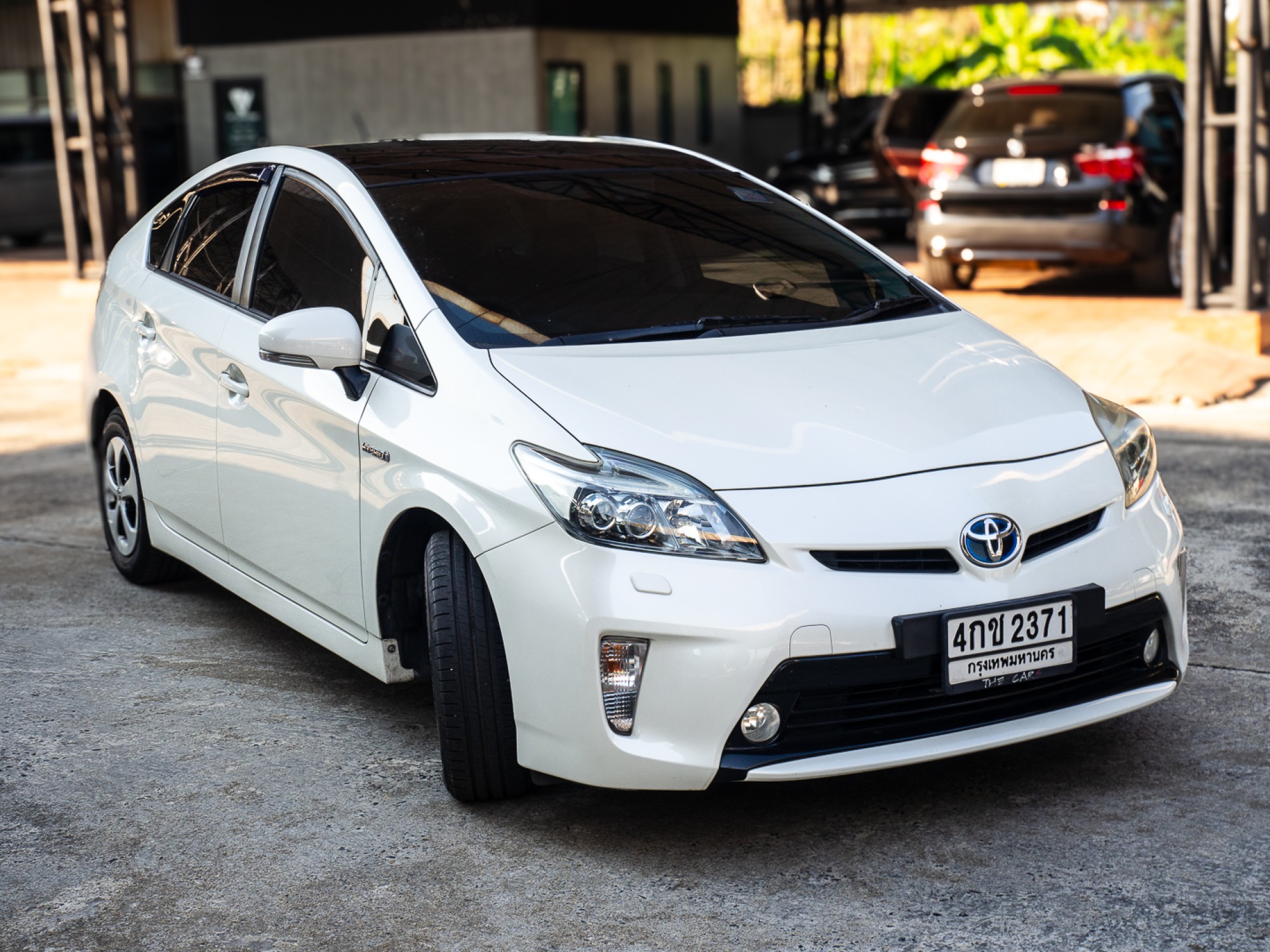 2012 Toyota Prius สีขาว (รูปที่ 2)