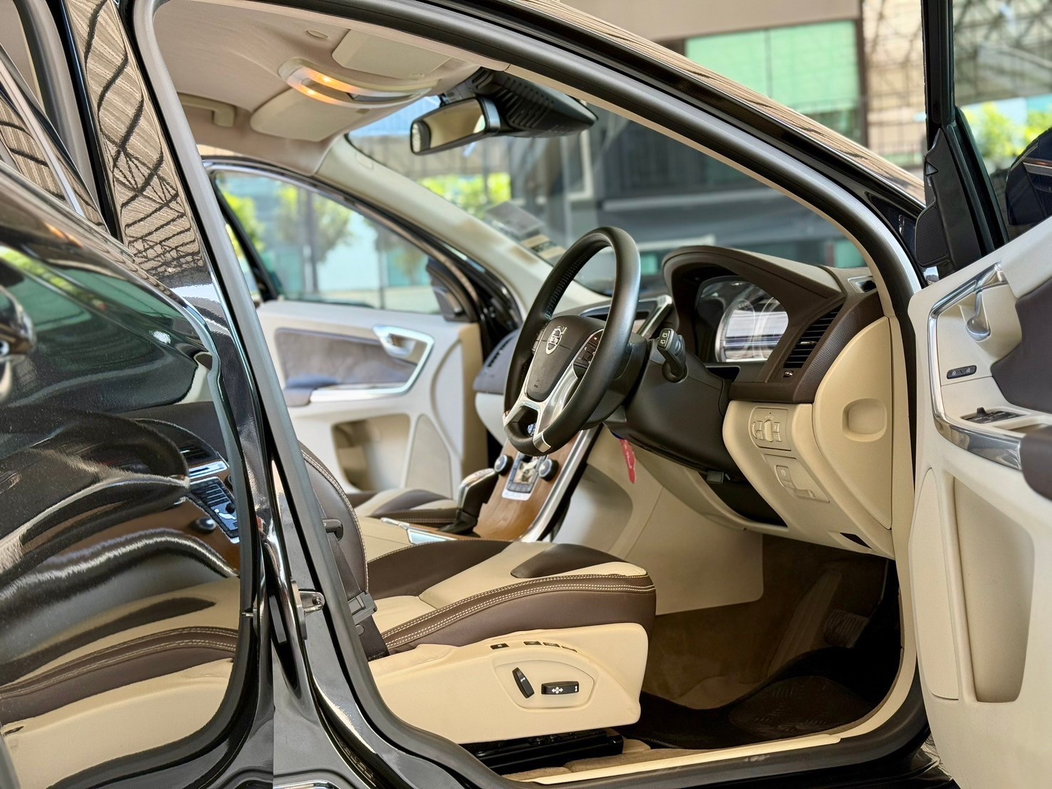 Volvo XC60 2.0 D4 ปี 2013 เครื่องยนต์ ดีเซล ประหยัดมาก ไมล์ 9 หมื่นแท้ (รูปที่ 13)