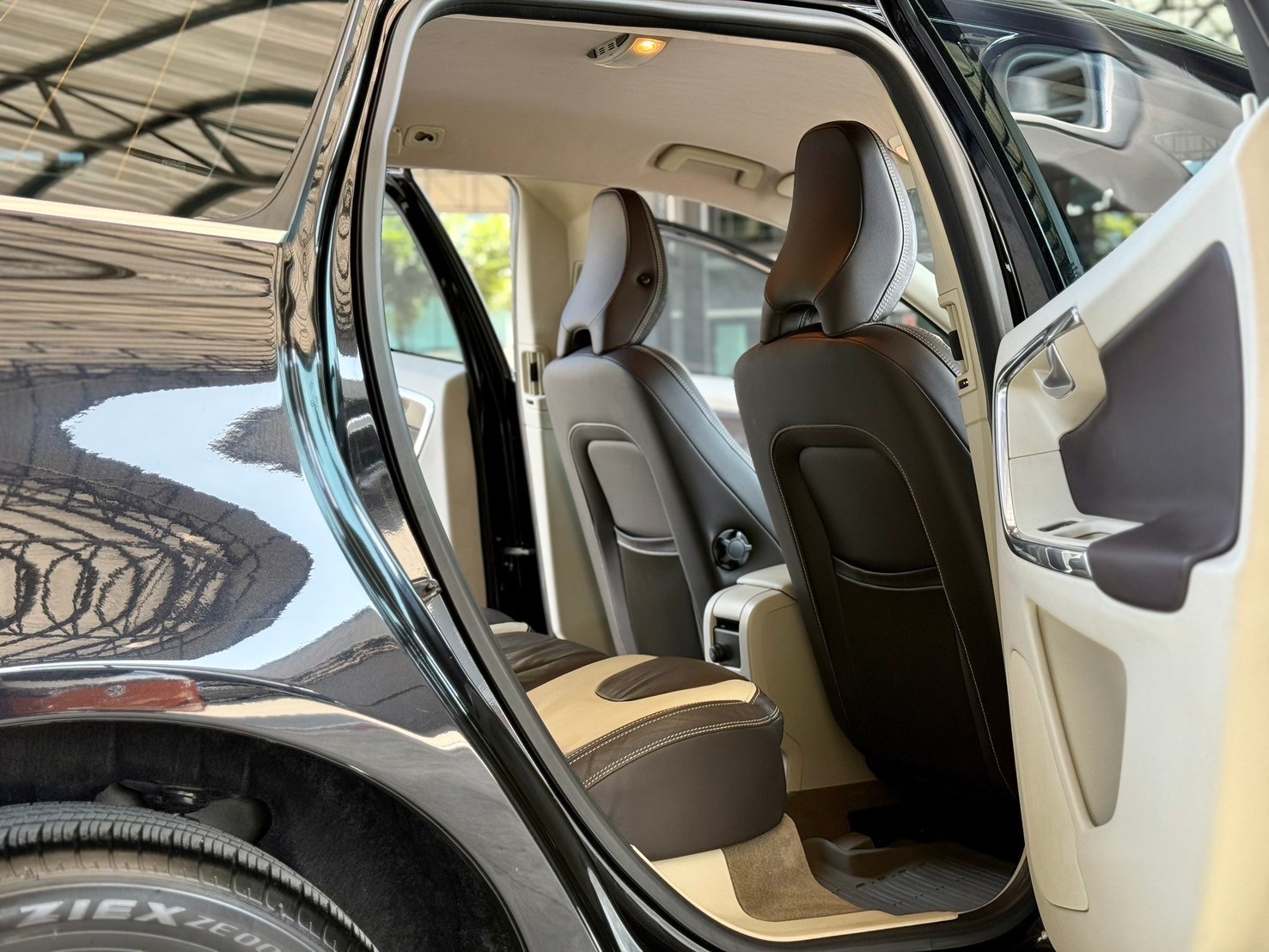 Volvo XC60 2.0 D4 ปี 2013 เครื่องยนต์ ดีเซล ประหยัดมาก ไมล์ 9 หมื่นแท้ (รูปที่ 12)