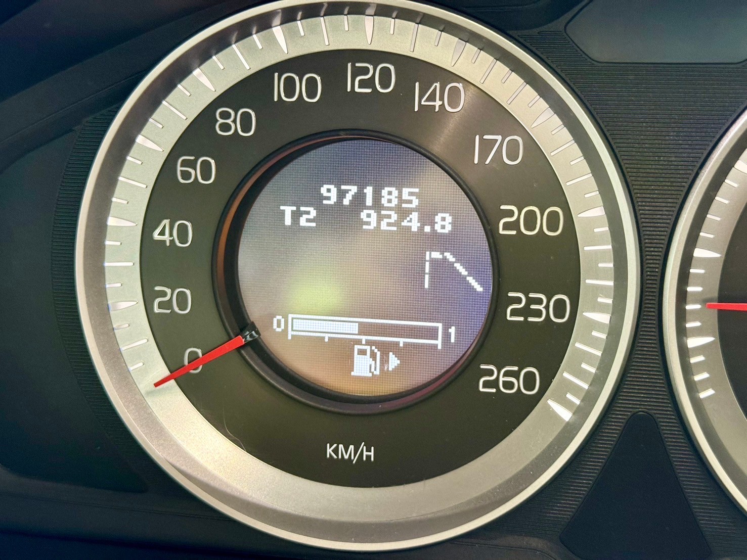 Volvo XC60 2.0 D4 ปี 2013 เครื่องยนต์ ดีเซล ประหยัดมาก ไมล์ 9 หมื่นแท้ (รูปที่ 9)