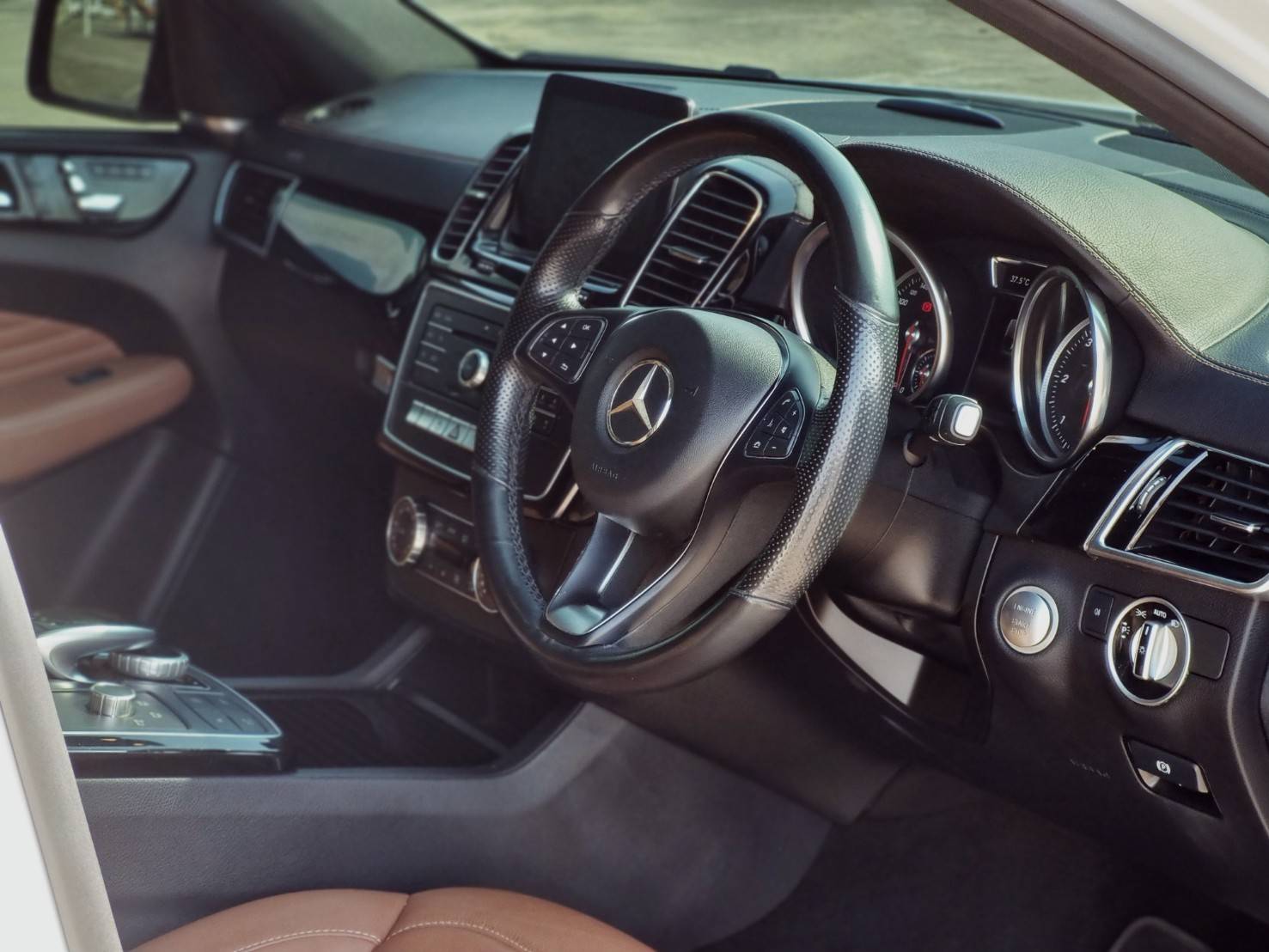 Benz GLE 350d Coupe AMG Dynamic ปี 2016 ไมล์ 130,xxx km. (รูปที่ 12)