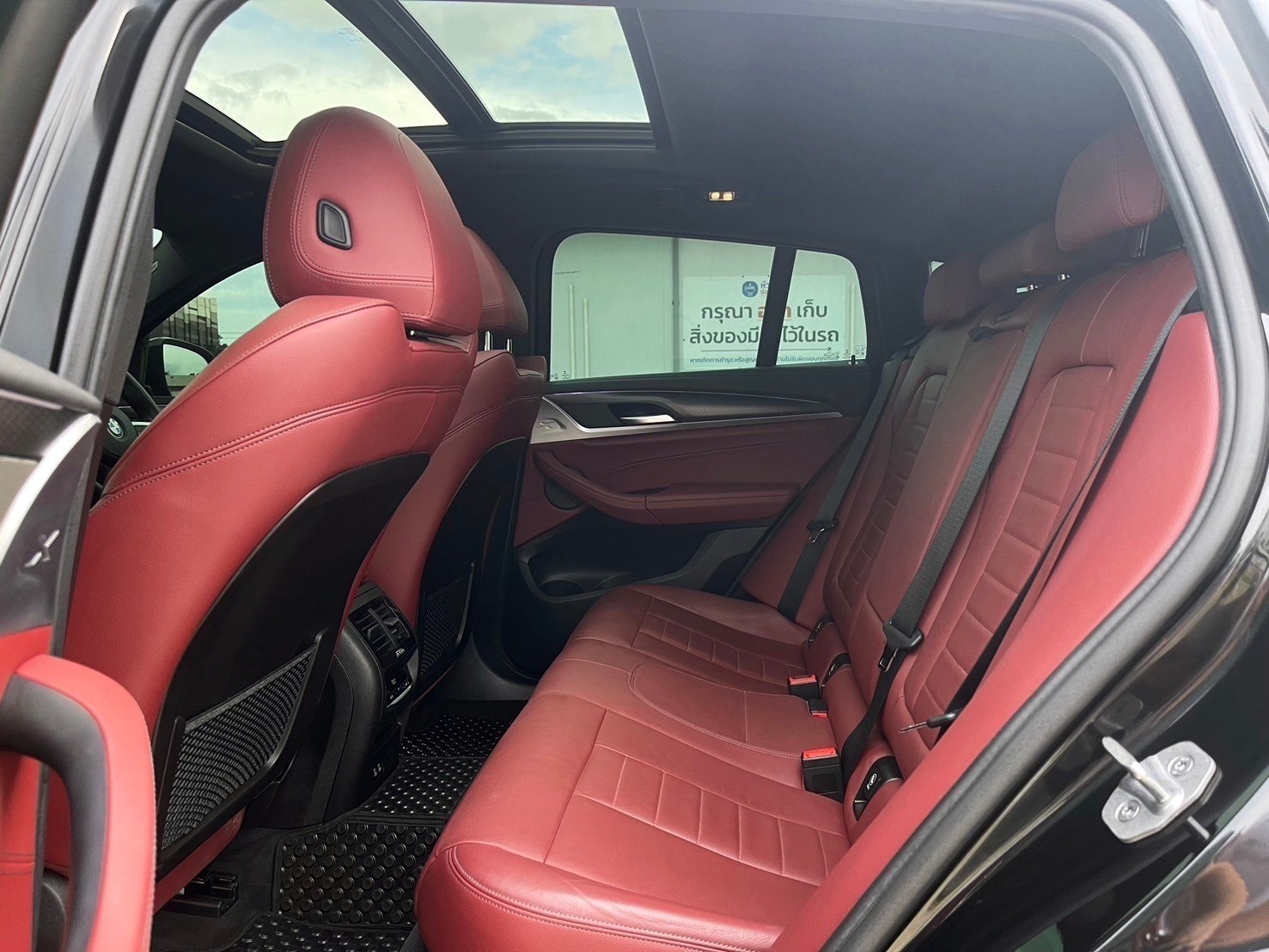2020 BMW X4 G02 สีดำ (รูปที่ 7)