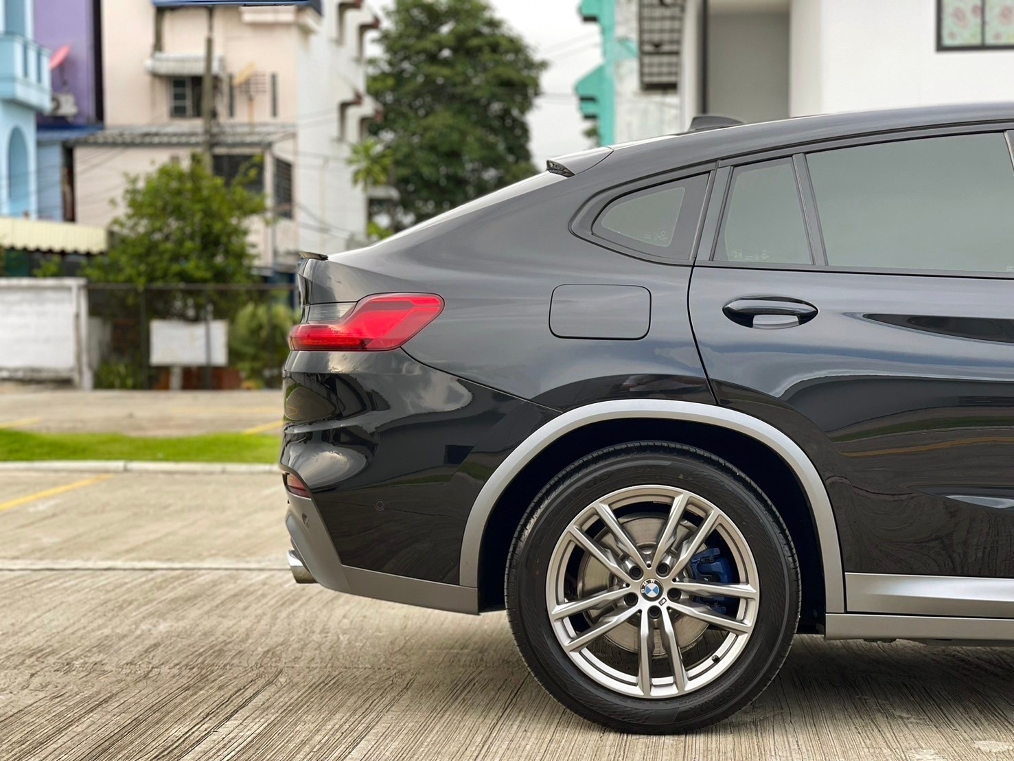 2020 BMW X4 G02 สีดำ (รูปที่ 3)
