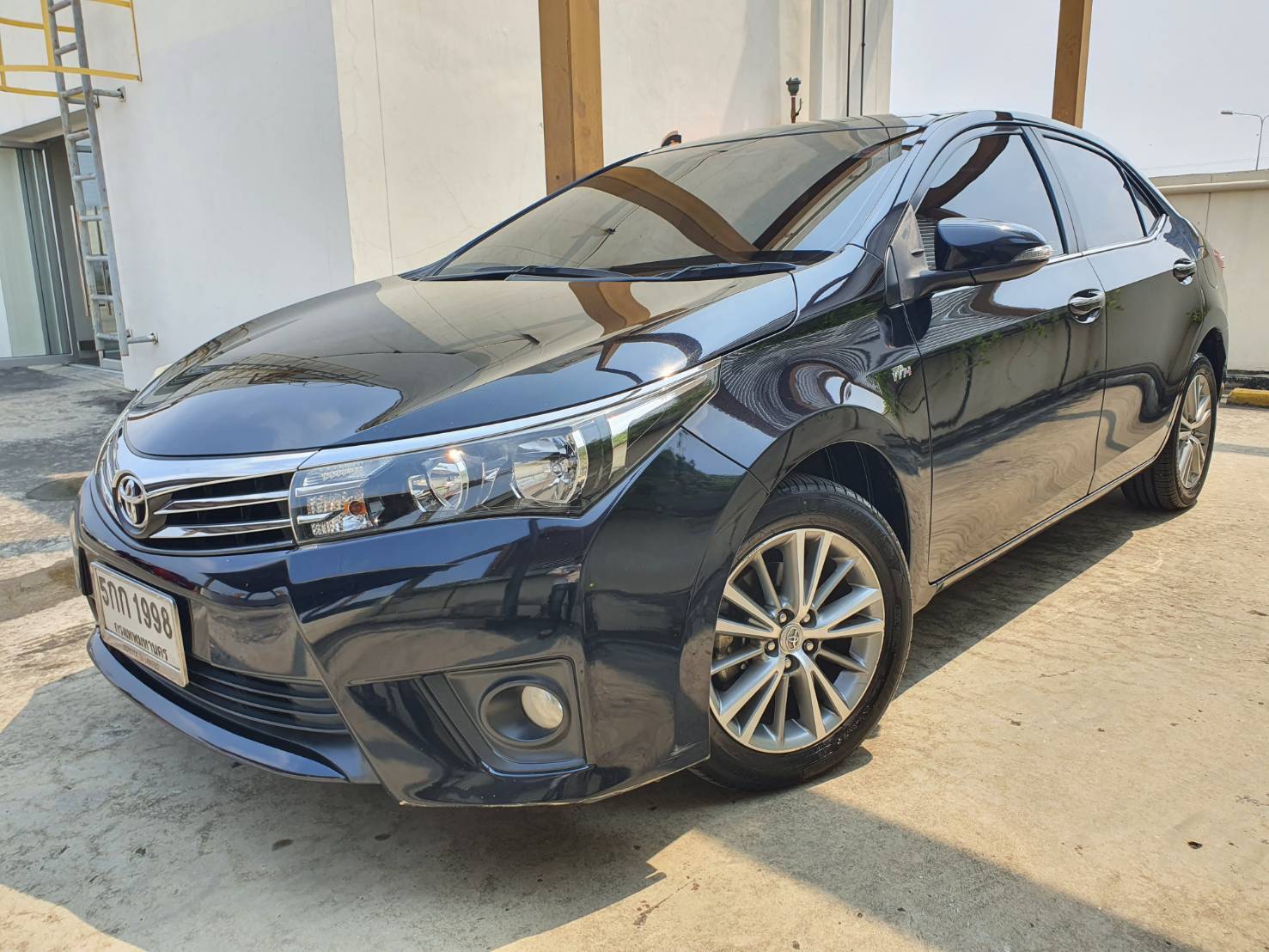 Toyota Corolla Altis 1.8G ปี2016 สีดำ มือ1 เช็คศูนย์ (รูปที่ 3)