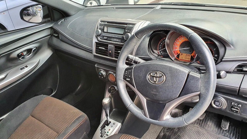 Toyota Yaris ปี 2014 สีขาว (รูปที่ 9)