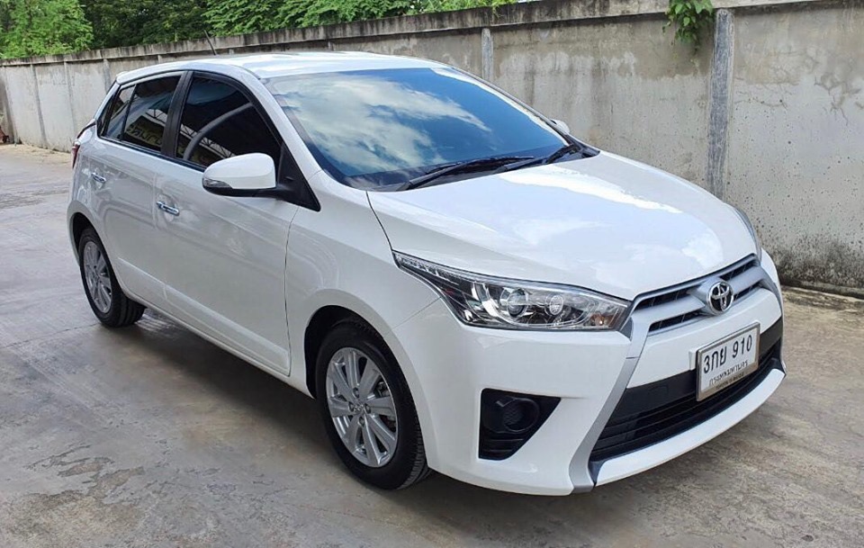 Toyota Yaris ปี 2014 สีขาว (รูปที่ 2)