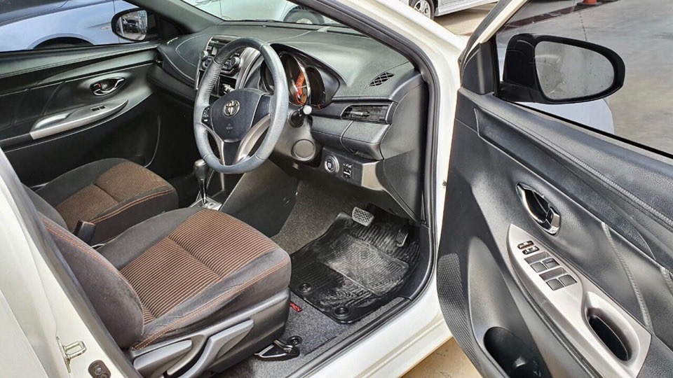 Toyota Yaris ปี 2014 สีขาว (รูปที่ 10)