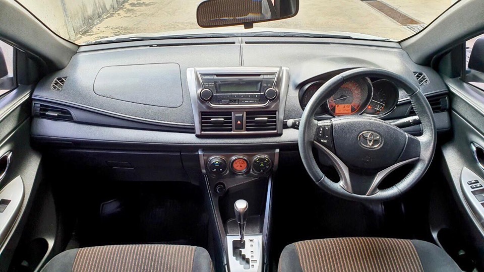 Toyota Yaris ปี 2014 สีขาว (รูปที่ 8)