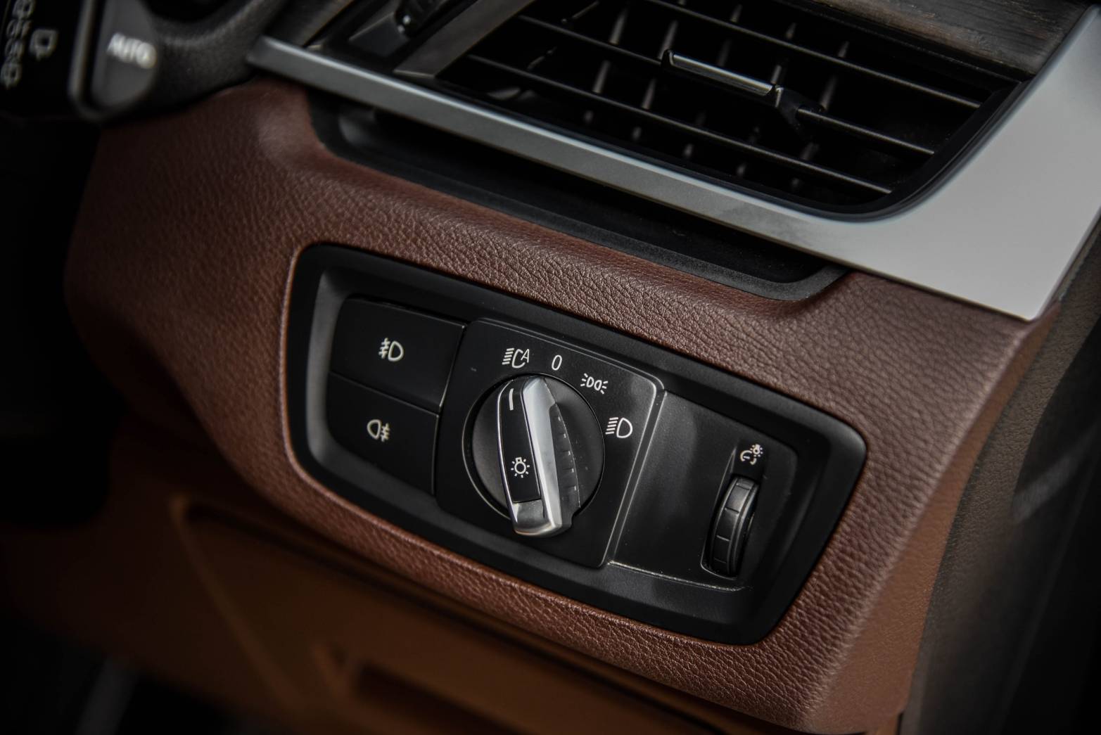 BMW X1 sDrive18d 2.0 XLine AT 2017 ไมล์ 96,xxx km. (รูปที่ 16)