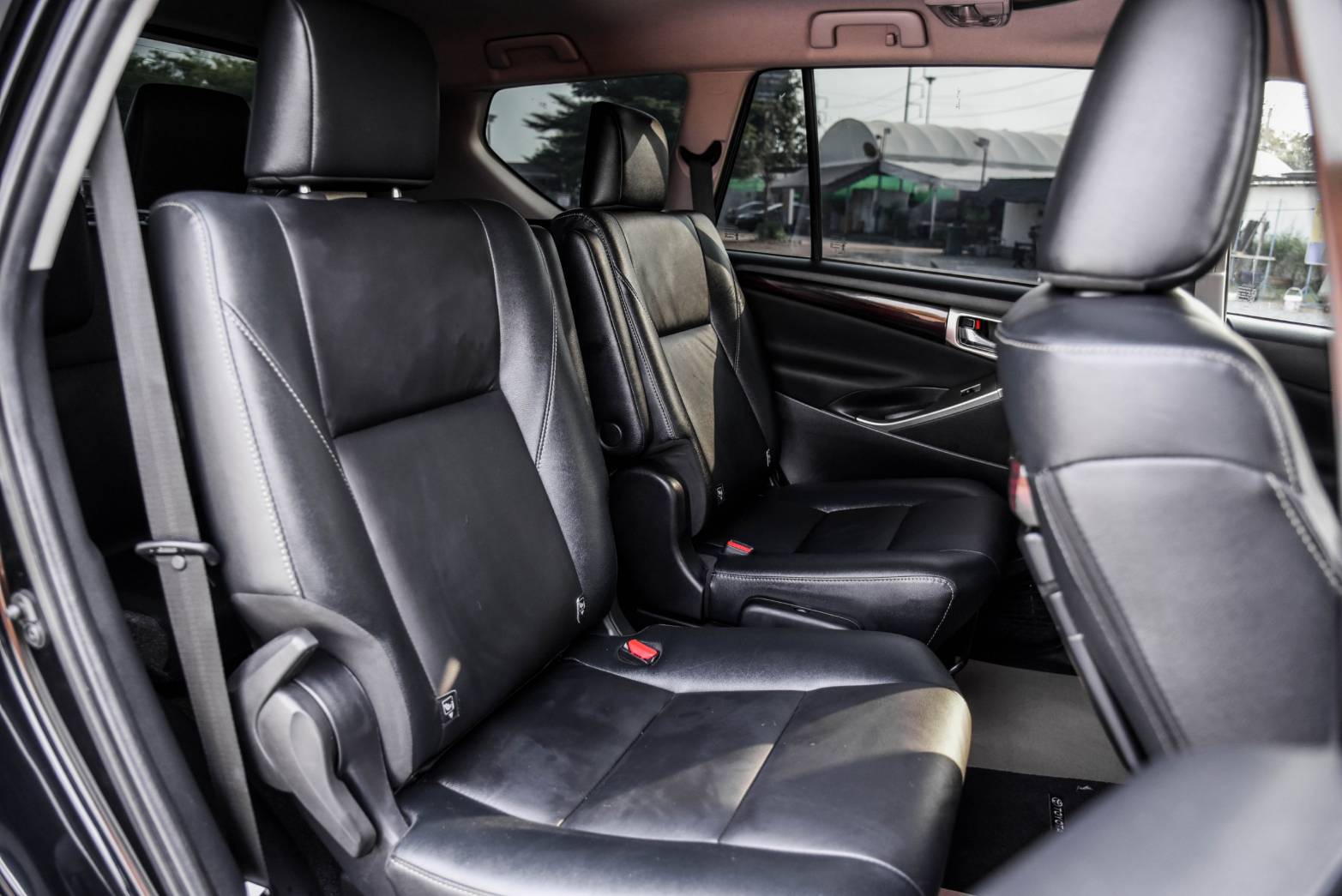 TOYOTA I#NNOVA Crysta 2.8 Premium AT 2022 ไมล์ 102,xxx km. ราคา 799,000 บาท (รูปที่ 4)