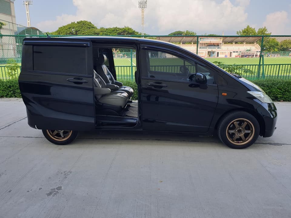 Honda Freed ปี 2015 สีดำ (รูปที่ 4)