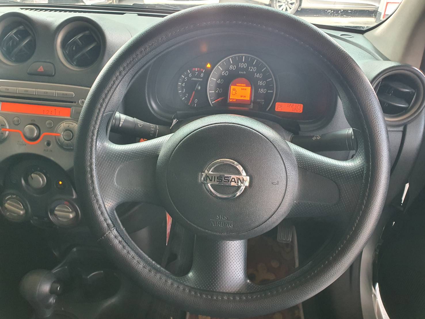 Nissan March 1.2EL ปี 2011 สีบรอนซ์เงิน ออโต้ รถมือ1 (รูปที่ 9)