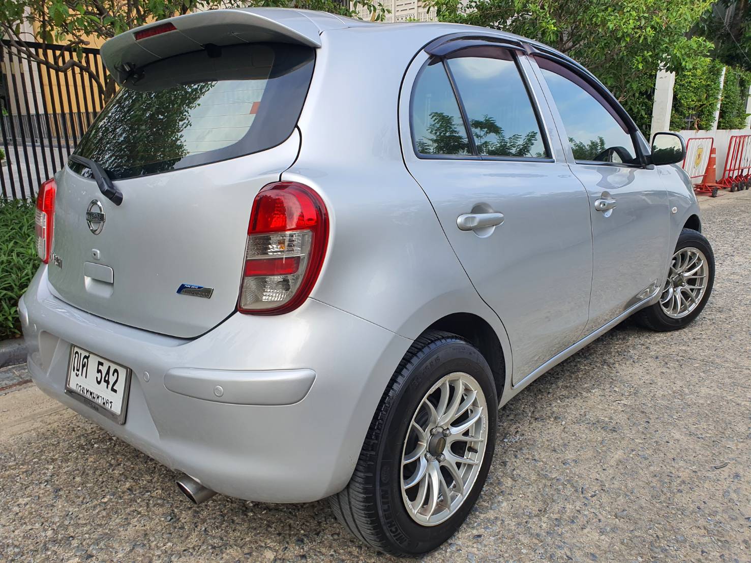 Nissan March 1.2EL ปี 2011 สีบรอนซ์เงิน ออโต้ รถมือ1 (รูปที่ 3)