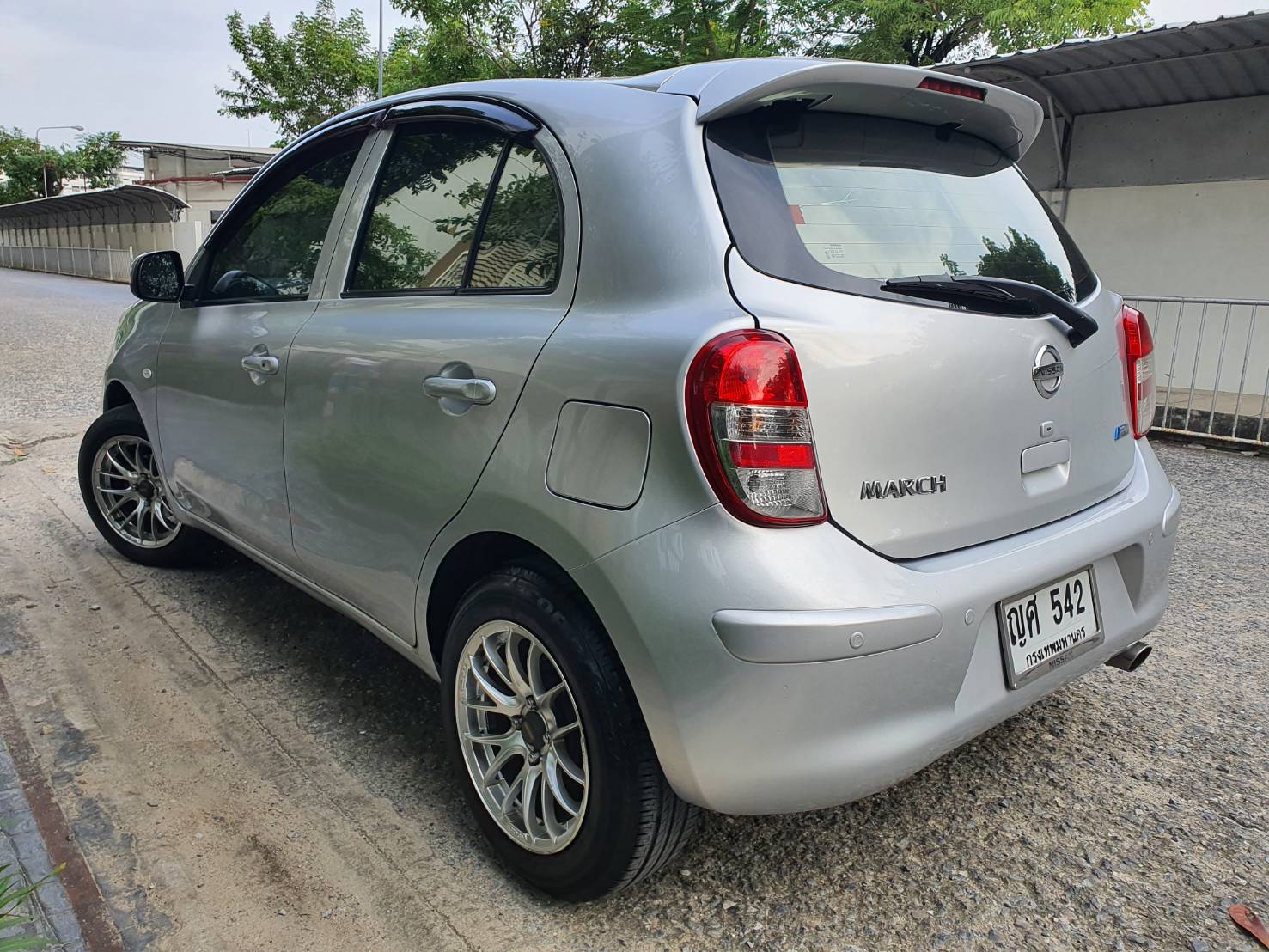 Nissan March 1.2EL ปี 2011 สีบรอนซ์เงิน ออโต้ รถมือ1 (รูปที่ 4)