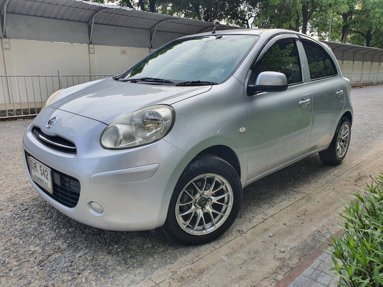 Nissan March 1.2EL ปี 2011 สีบรอนซ์เงิน ออโต้ รถมือ1 (รูปที่ 2)