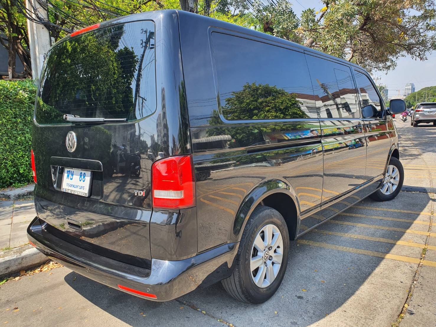 Volkswagen Caravelle T5 2.0 TDi สีดำ ปี2012 รถมือ1 (รูปที่ 3)