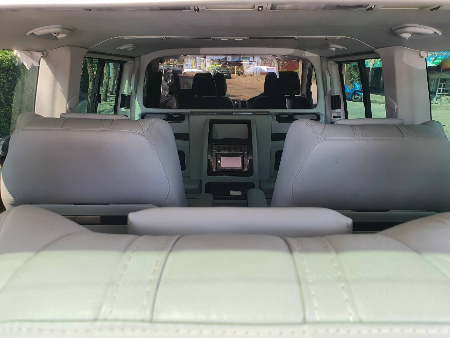 Volkswagen Caravelle T5 2.0 TDi สีดำ ปี2012 รถมือ1 (รูปที่ 10)