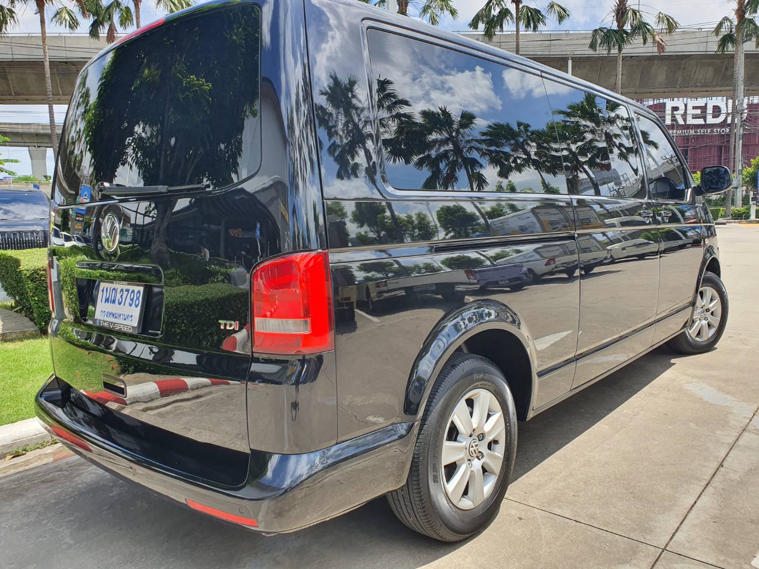 Volkswagen Caravelle T5 2.0 TDi สีดำ ปี2012 รถมือ1 (รูปที่ 3)