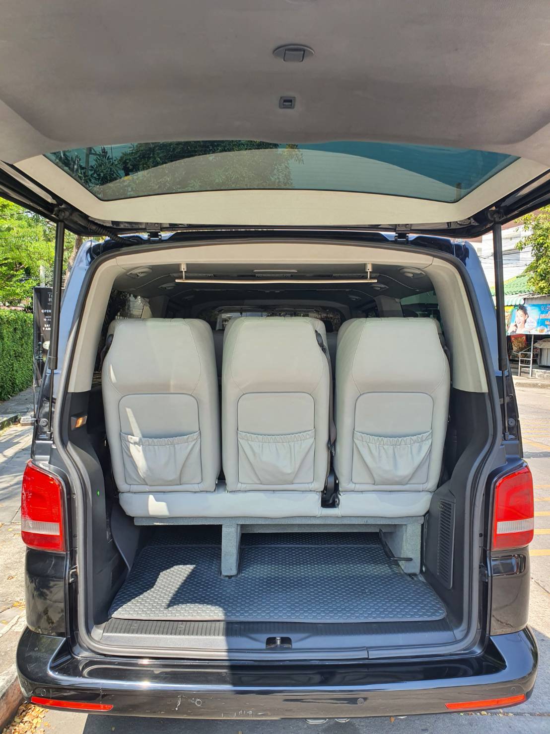 Volkswagen Caravelle T5 2.0 TDi สีดำ ปี2012 รถมือ1 (รูปที่ 12)